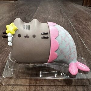 Mermaid Pusheen vinyl figure